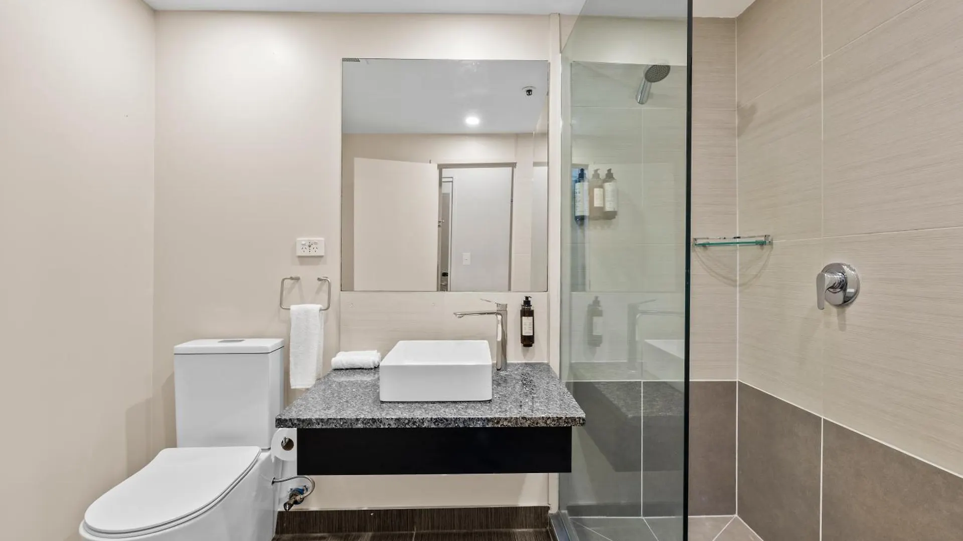 ****  Imperial Hotel Rotorua New Zealand